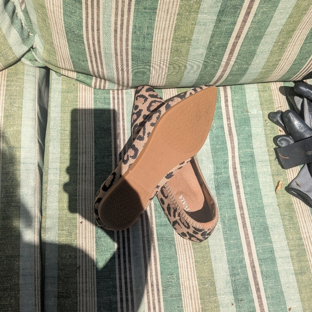 Leopard Print Women's Flats - Picture 6 of 6
